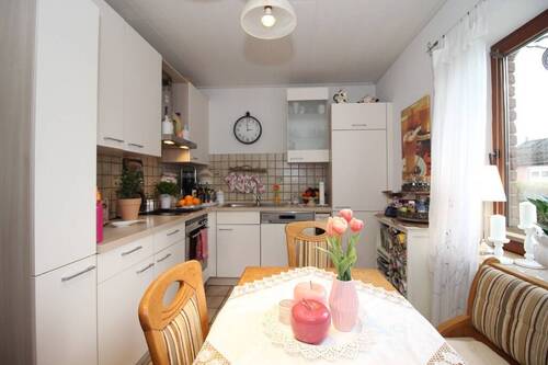 Küche mit Einbauküche - 4 Zimmer Einfamilienhaus in Owschlag