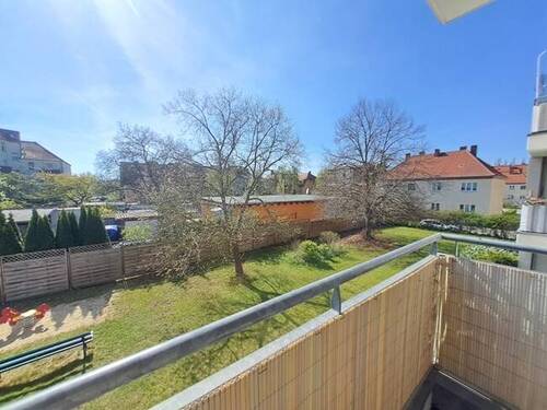 Aussicht_ Balkon - 2-Zimmer-Wohnung mit Balkon! - 420,00&nbsp;EUR Kaltmiete, ca.&nbsp; 55,90&nbsp;m&sup2;&nbsp;Wohnfl&auml;che