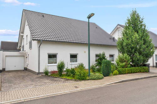 Bild 1 - #KOMINOS IMMOBILIEN# Gepflegte Doppelhaushälfte mit Terrasse