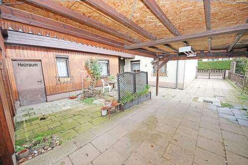 Zufahrt und Innenhof - 