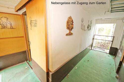 Nebengelass mit Öllager und Abstellraum - 