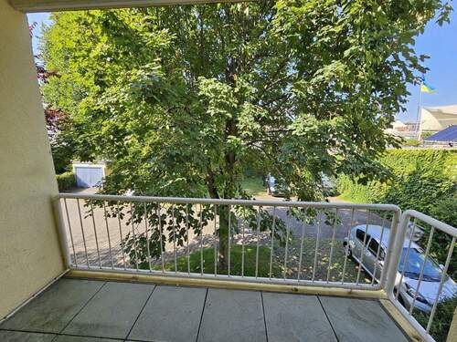 Balkon mit Blick ins Grüne - 