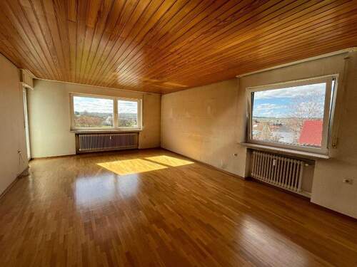 Wohnzimmer (1. OG) - 8 Zimmer Mehrfamilienhaus, Wohnhaus in Deisslingen