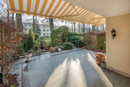 Blick von der Terrasse aus - 4 Zimmer Reihenmittelhaus zum Kaufen in Berlin