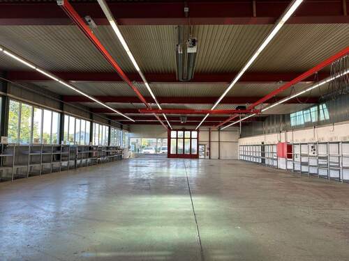 Produktionshalle - Gewerbe-Produktionshallen mit Bürotrakt in sehr attraktiver Geschäftslage