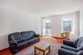 Wohnzimmer - Urbanes Familienidyll mit Garten-Oase - 3-Zimmer mit Loggia