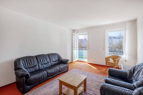 Wohnzimmer - Urbanes Familienidyll mit Garten-Oase - 3-Zimmer mit Loggia