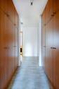 Flur mit Einbauschränken - 