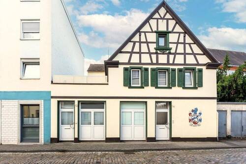 Hausansicht Vorderseite - Besondere Maisonette-Wohnung (105m²) mit großer zusätzlicher 38m² Dachterrasse - Neustadt Kernstadt