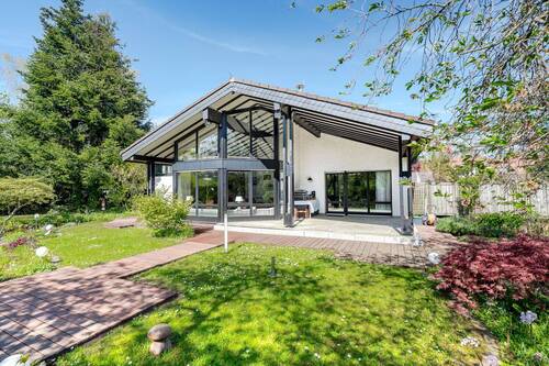 Blick vom Garten zum Haus - 