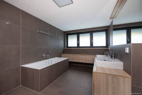 modernes Badezimmer - 