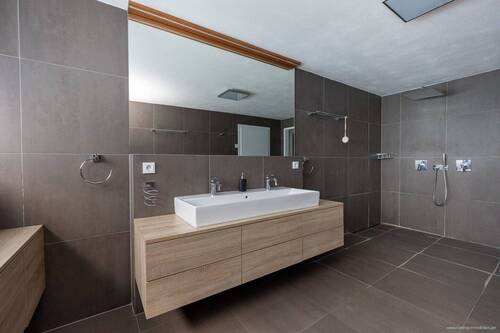 modernes Badezimmer - 