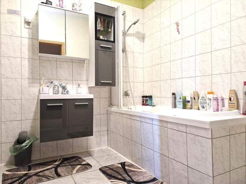 Badezimmer - Reihenmittelhaus mit 155,00 m&sup2; in Herzogenrath zum Kaufen