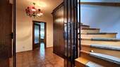 Treppenhaus - 7 Zimmer Einfamilienhaus zum Kaufen in Langenhagen