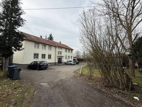 Außenansicht mit Garten - 3 Zimmer Etagenwohnung zum Kaufen in Pfaffenhofen a d Roth