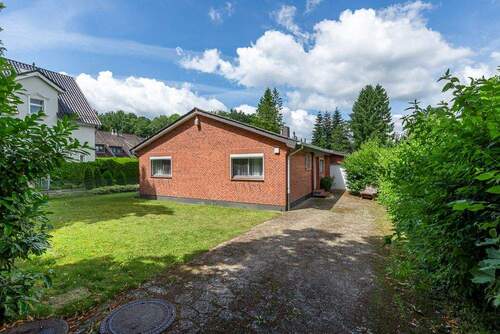 vorderer Bauplatz und Zufahrt - 