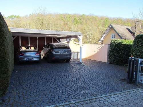 Doppelcarport mit Stellplatz - 