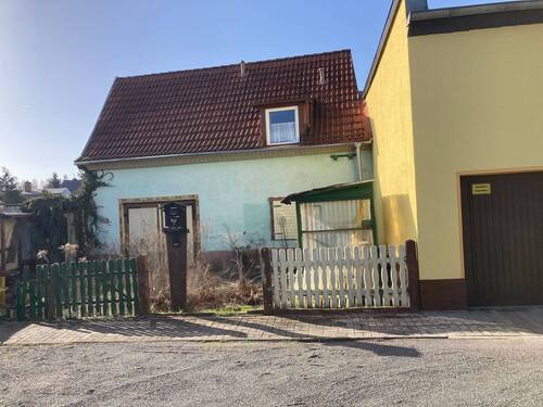 Außenansicht - 3 Zimmer Mehrfamilienhaus, Wohnhaus zum Kaufen in Sandersdorf-Brehna