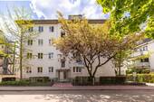 Straßenansicht - Investieren mit Perspektive in Laim: Zwei aufgeteilte, gepflegte MFH - 14 Einheiten, 23 TG-Stellpl.
