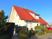Ansicht Straßenseite - Großzügiges Freistehendes Einfamilienhaus mit 5 Zimmer, 2 Badezimmer, großem sonnigem Grundstück, Doppelgarage mit Grube in Markt Erlbach