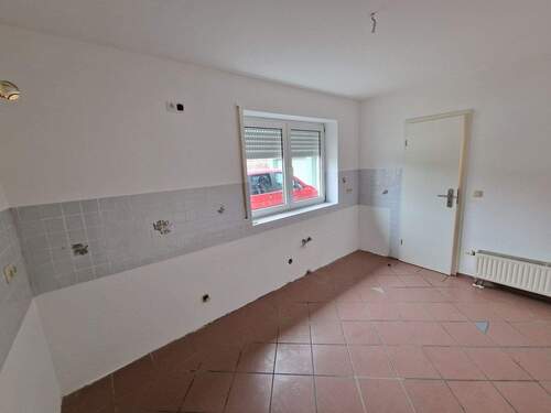 Platz für eine große Einbauküche, Zugang zum Vorratsraum - Etagenwohnung mit 100,00 m² in Itzgrund OT Herreth zur Miete