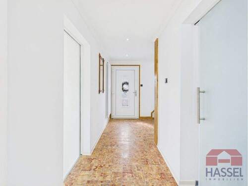 Die Diele hinunter - Einfamilienhaus mit 110,00 m&sup2; in Zülpich / Sinzenich zum Kaufen