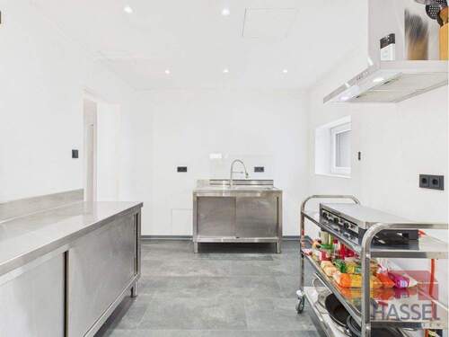 In Ihre großzügige Küche - 