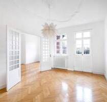 Jugendstiljuwel mit Seeblick in denkmalgeschütztem Gebäude mit ausbaufähigem Dachgeschossrohling - Berlin-Weissensee Weißensee