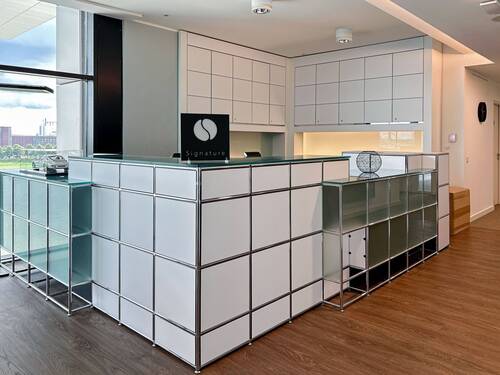 Rezeptionist.jpg - Büro in Köln zur Miete