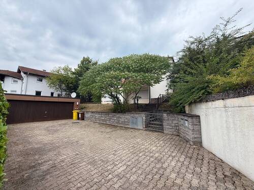 Zufahrt - 6 Zimmer Einfamilienhaus zum Kaufen in Remshalden