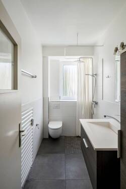 Tagesbelichtetes Bad - 