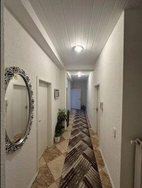 Flur - 4 Zimmer Mehrfamilienhaus, Wohnhaus zum Kaufen in Offenbach am Main