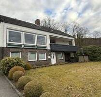Geräumiges Einfamilienhaus mit Einliegerwohnung, Garage und großem Grundstück (Erbpacht) in Balve