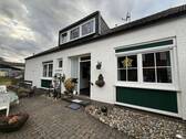 Rückansicht/Eingangsbereich - 8 Zimmer Einfamilienhaus zum Kaufen in Balve