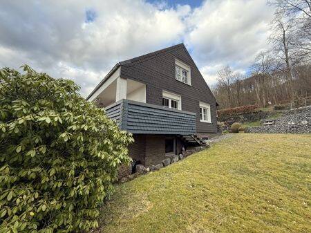 Seitenansicht - 8 Zimmer Einfamilienhaus in Balve