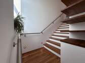 Treppe ins Obergeschoss - 