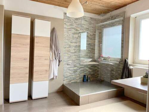 Duschbad Ansicht 1 DG - 