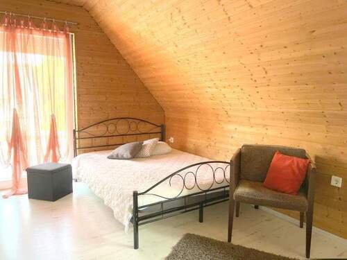 Schlafzimmer 2 mit Zugang zur Dachterrasse - 