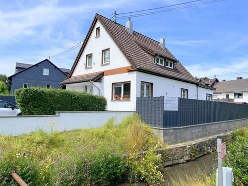 Seitenansicht - 6 Zimmer Einfamilienhaus in Freilingen