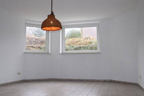 Großer Wohnraum im Keller - 