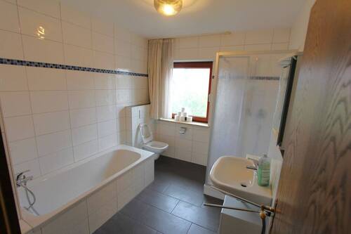 ... Saniertes Badezimmer 2018... - 