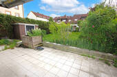 ... Terrasse mit Blick in den S/W Garten ... - 
