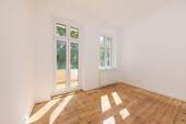 Wohnzimmer mit Balkon - 