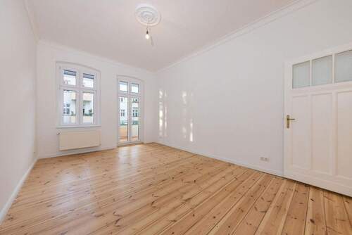 Schlafzimmer mit Balkon - Etagenwohnung mit 135,00 m² in Berlin zum Kaufen
