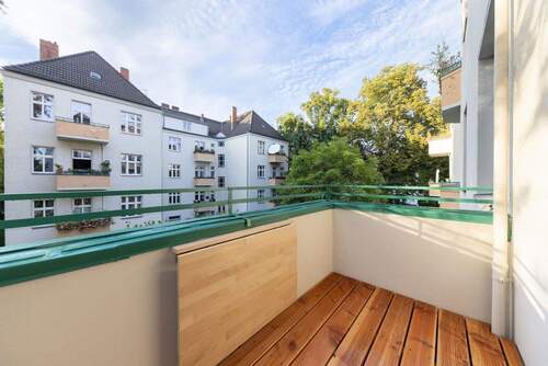 Ruhiger sonniger Balkon - 