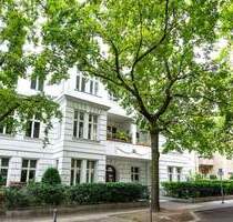 Herrschaftliches Wohnen im Gründerzeitflair: 7-Zimmer-Altbaujuwel mit Westbalkon nahe Kurfürstendamm - Berlin Schöneberg