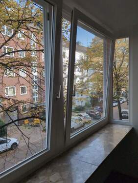 Blick auf die Straße - 2 Zimmer Etagenwohnung zum Kaufen in Hamburg-Eppendorf