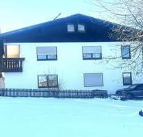 Großzügiges Zweifamilienhaus mit Doppelgarage, Werkstatt & Garten - Schömberg