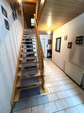 Flur.jpg - Einfamilienhaus mit 219,00 m&sup2; in Schömberg zum Kaufen