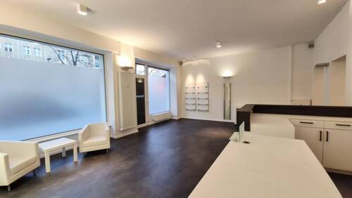 Blick zum Schaufenster - 5 Zimmer Büro in Berlin